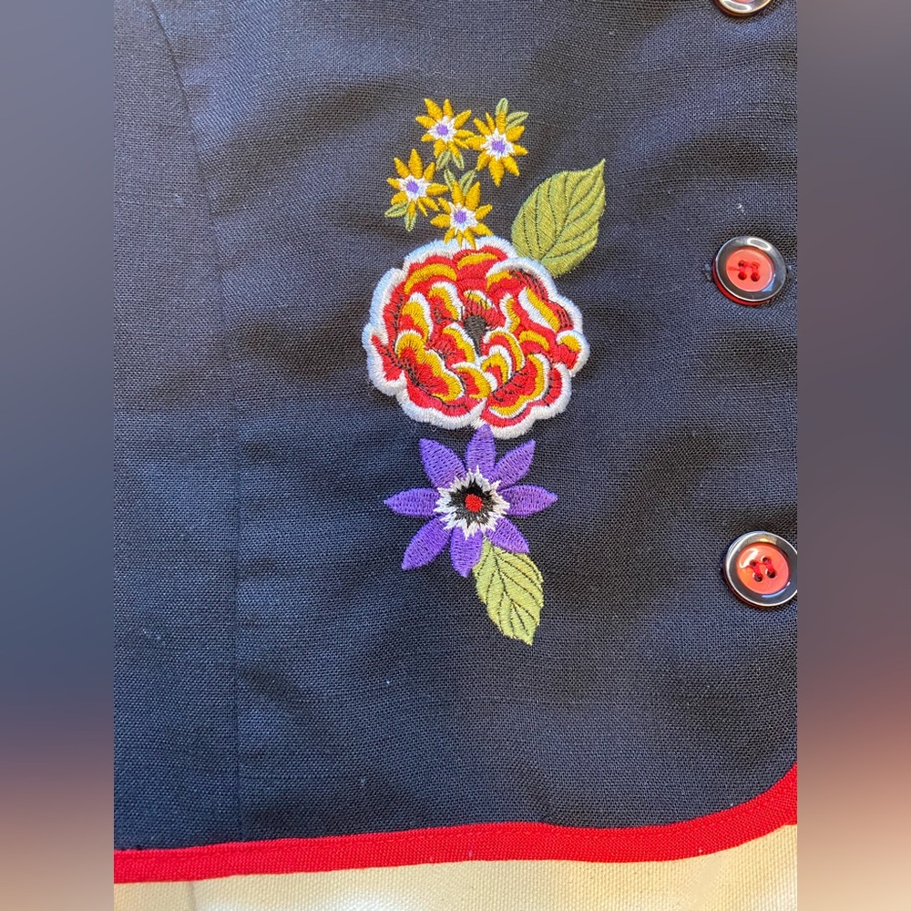EVA Vintage 90s Square Fit Floral Embroidered Red Trimmed Vest Boho Teacher SZ8 - Picture 3 of 8